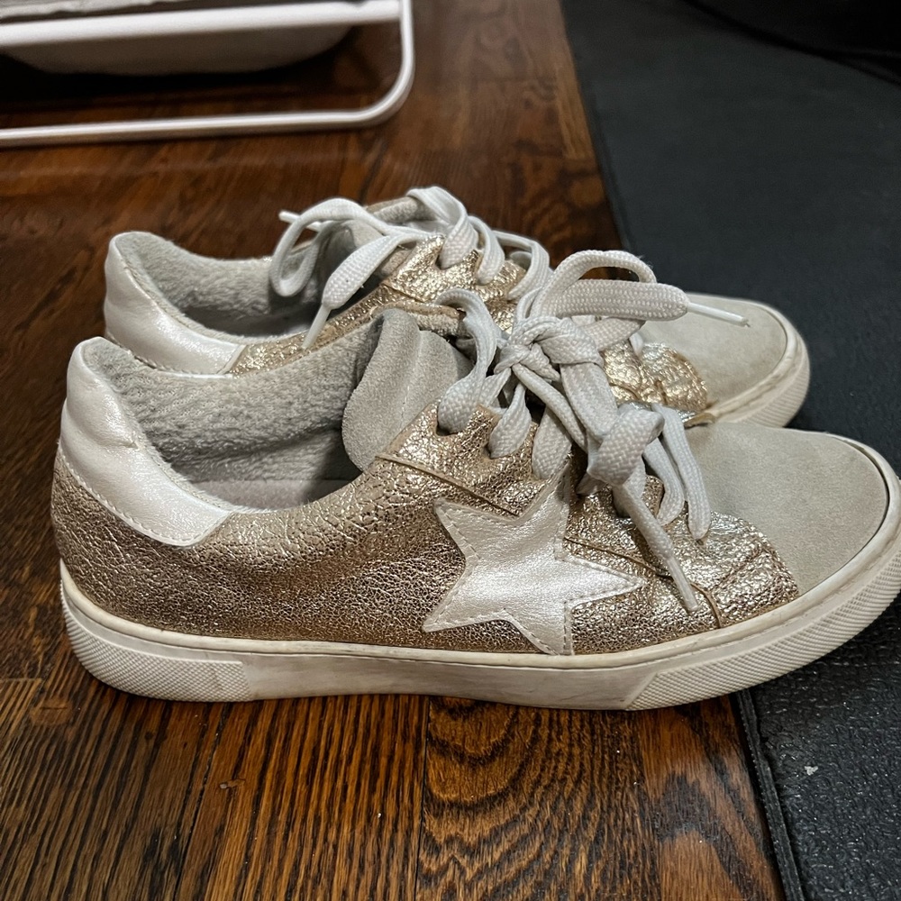 Steve madden star sneakers
